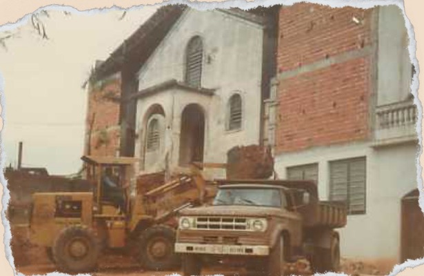 A igreja em construção em 1980